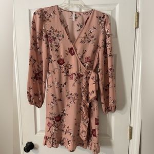 xhiliration Size: M Dusty Rose color dress with florals